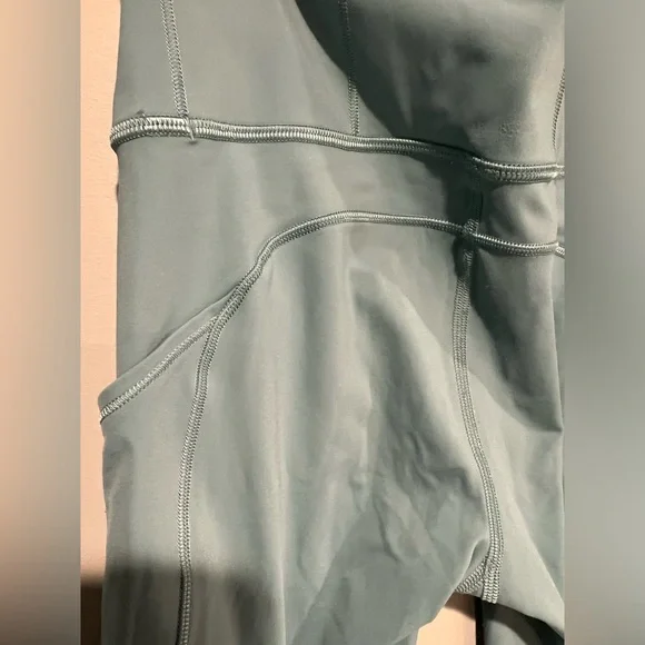 Women’s Lululemon leggings blue size 4. - Picture 8 of 10